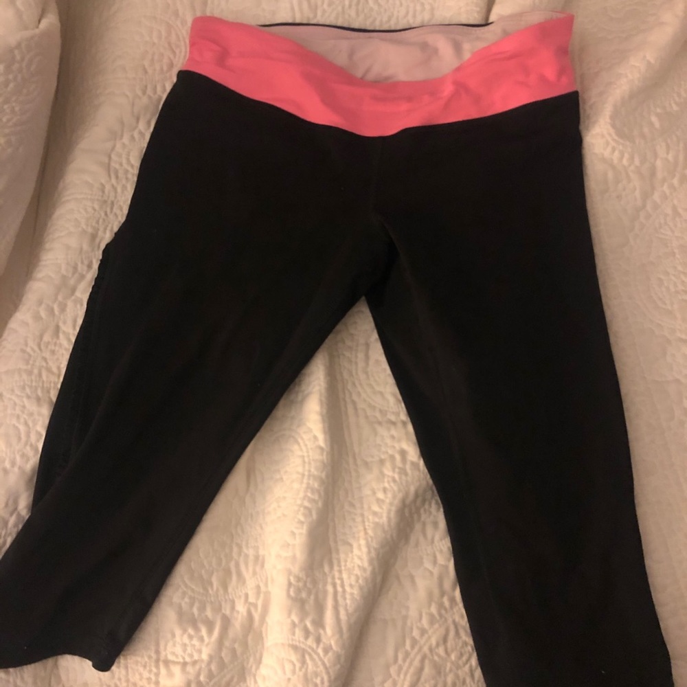 Lululemon crop joggers with ruffle size 8. Rare.